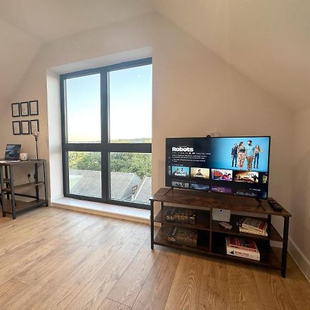 Stylish & Spacious Apartment Роял Тънбридж Уелс Екстериор снимка