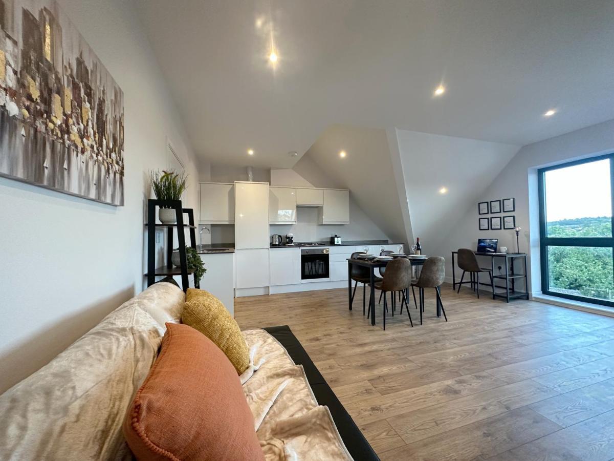 Stylish & Spacious Apartment Роял Тънбридж Уелс Екстериор снимка