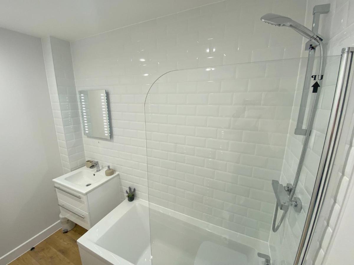 Stylish & Spacious Apartment Роял Тънбридж Уелс Екстериор снимка