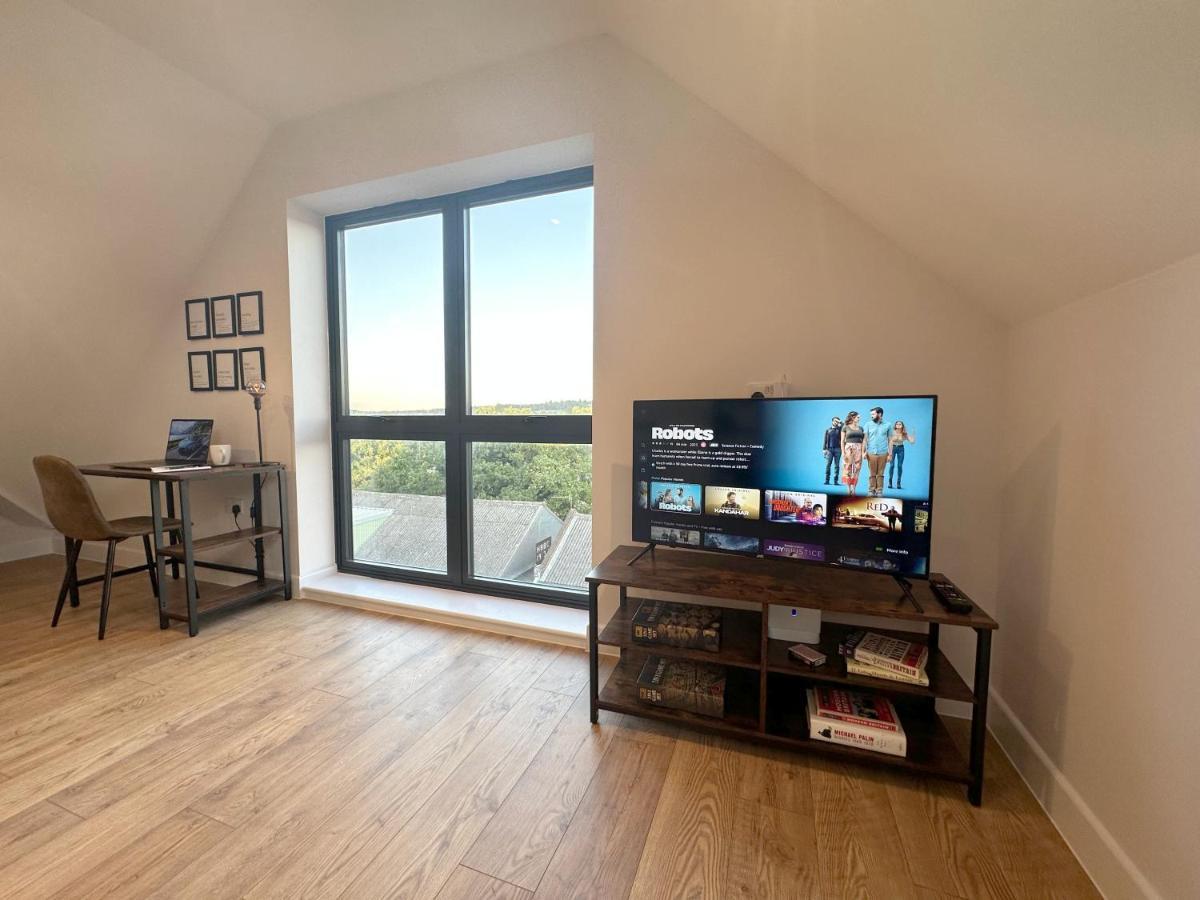 Stylish & Spacious Apartment Роял Тънбридж Уелс Екстериор снимка